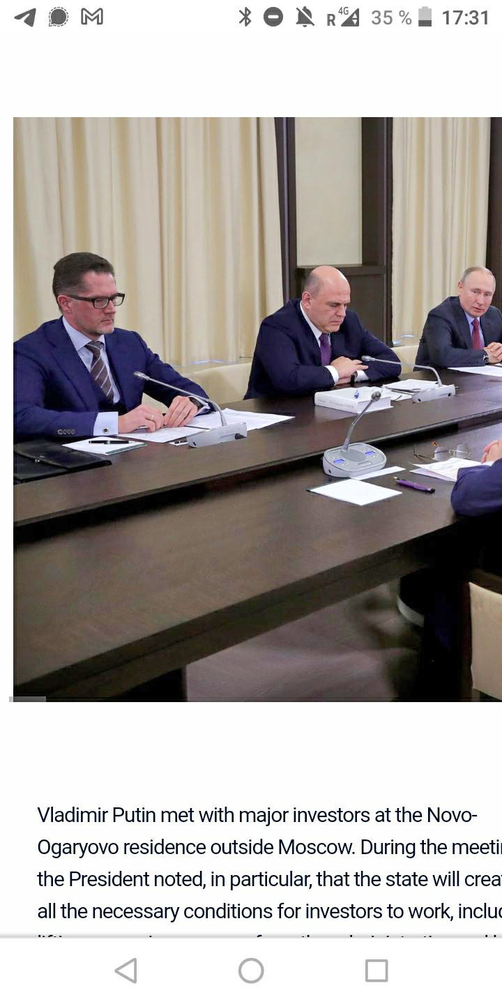 Gütsch-Besitzer Kirill Androsov (l.) und Wladimir Putin (r.) am «Investoren-Treffen» vom 11.03.2020. Quelle: «Meeting with investors», publiziert 11.03.2020, Website des Kremls, www.en.kremlin.ru (Screenshot)
