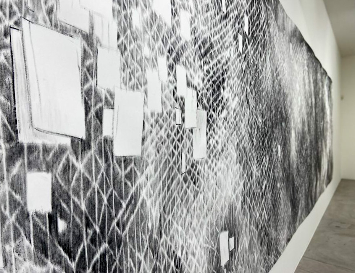 «system (fence)», 2019. Gouache auf Papier, 240 x 800 cm: